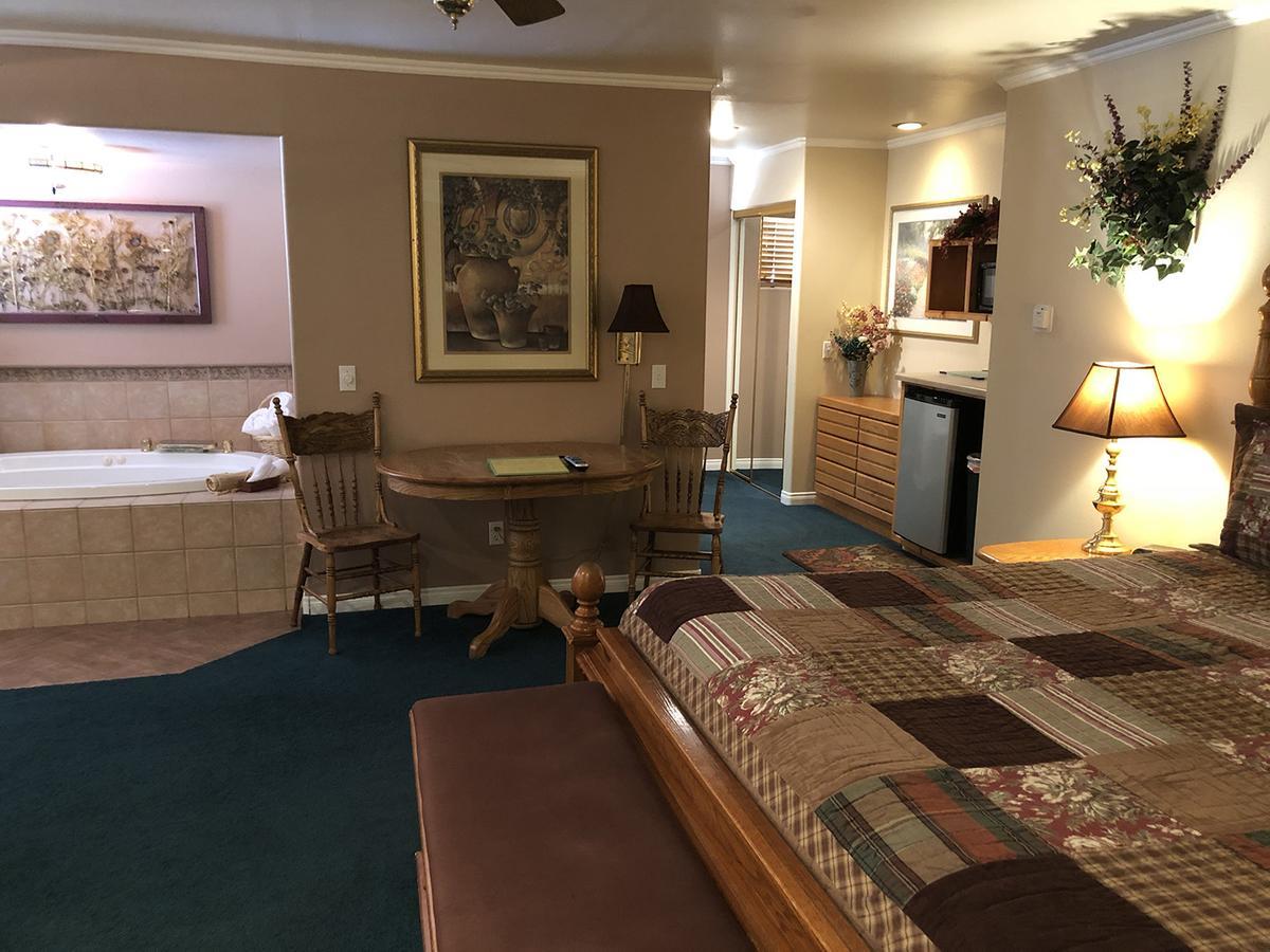 Giant Oaks Lodge Running Springs Esterno foto