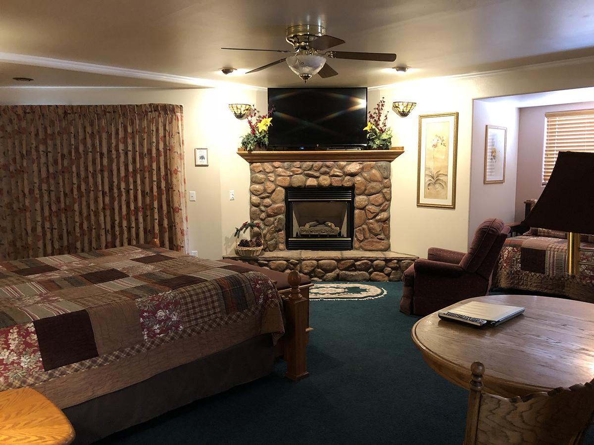 Giant Oaks Lodge Running Springs Esterno foto